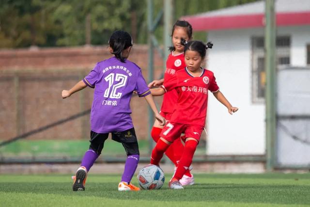 中超联赛：泽卡制胜头球，十人泰山1-0海港重返胜利